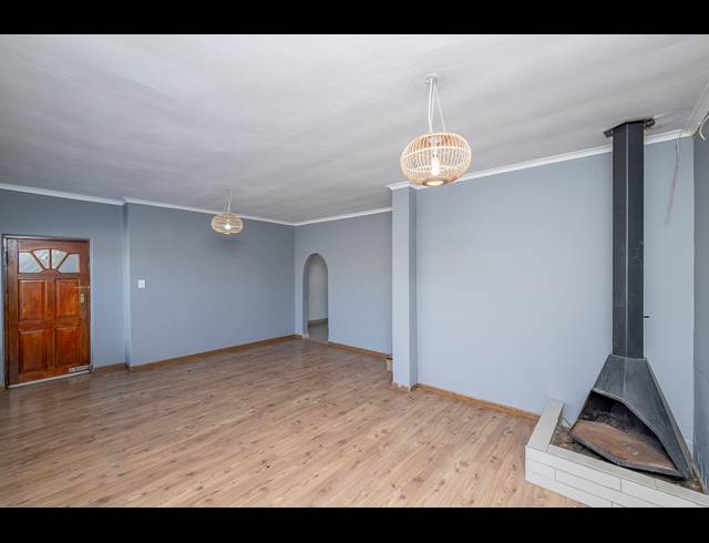 4 BEDROOM HOUSE FOR SALE IN OAKDALE